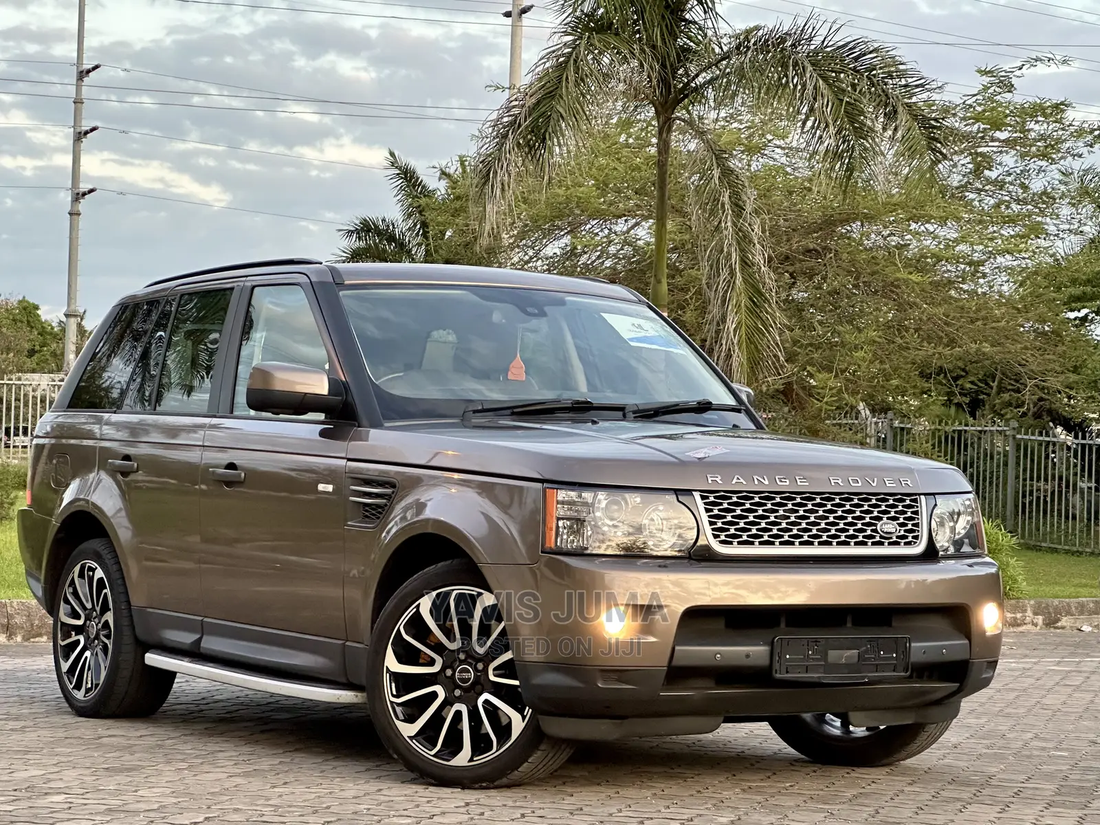 Land Rover Range Rover Sport 2010 Gold