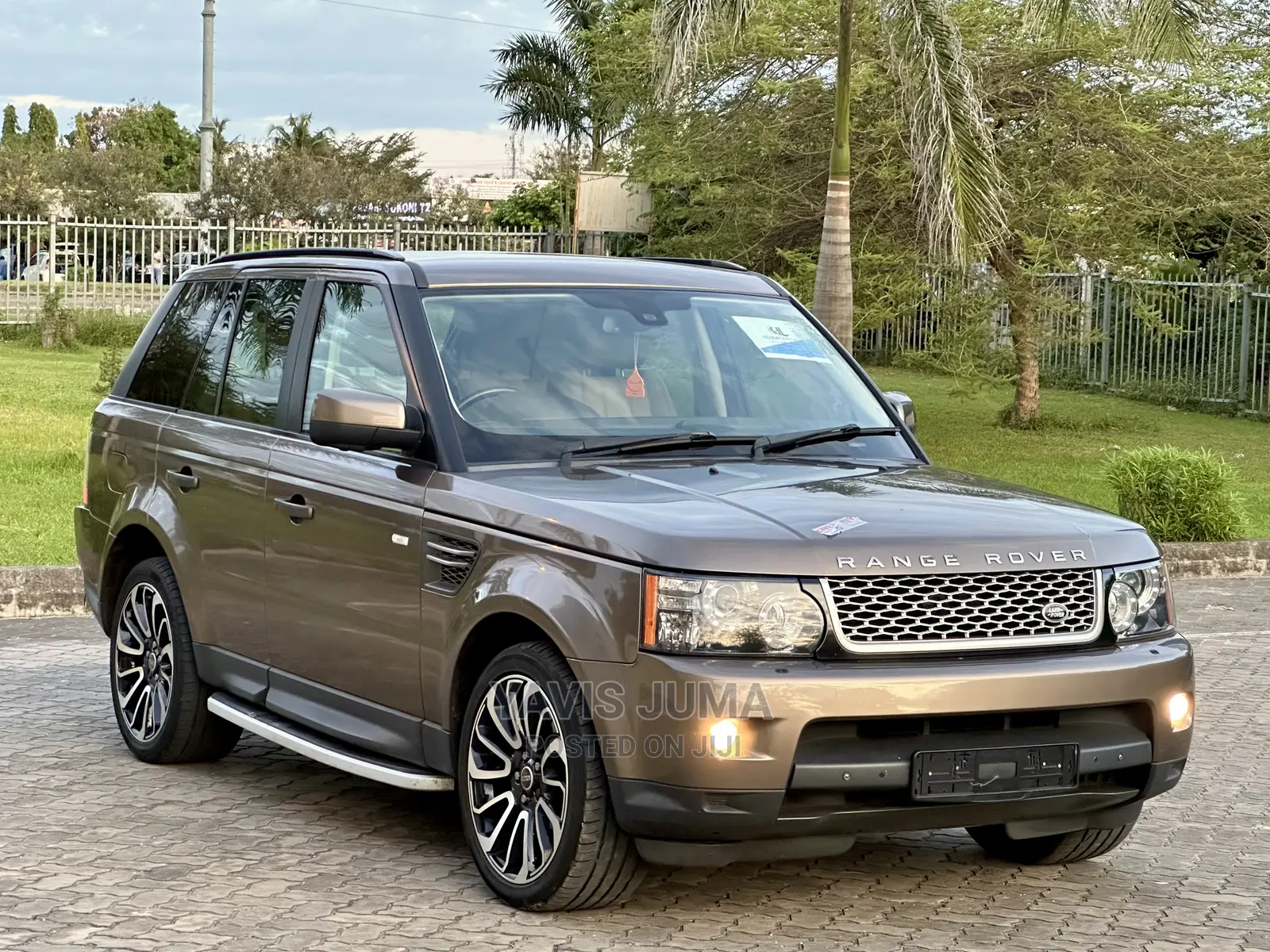Land Rover Range Rover Sport 2010 Gold