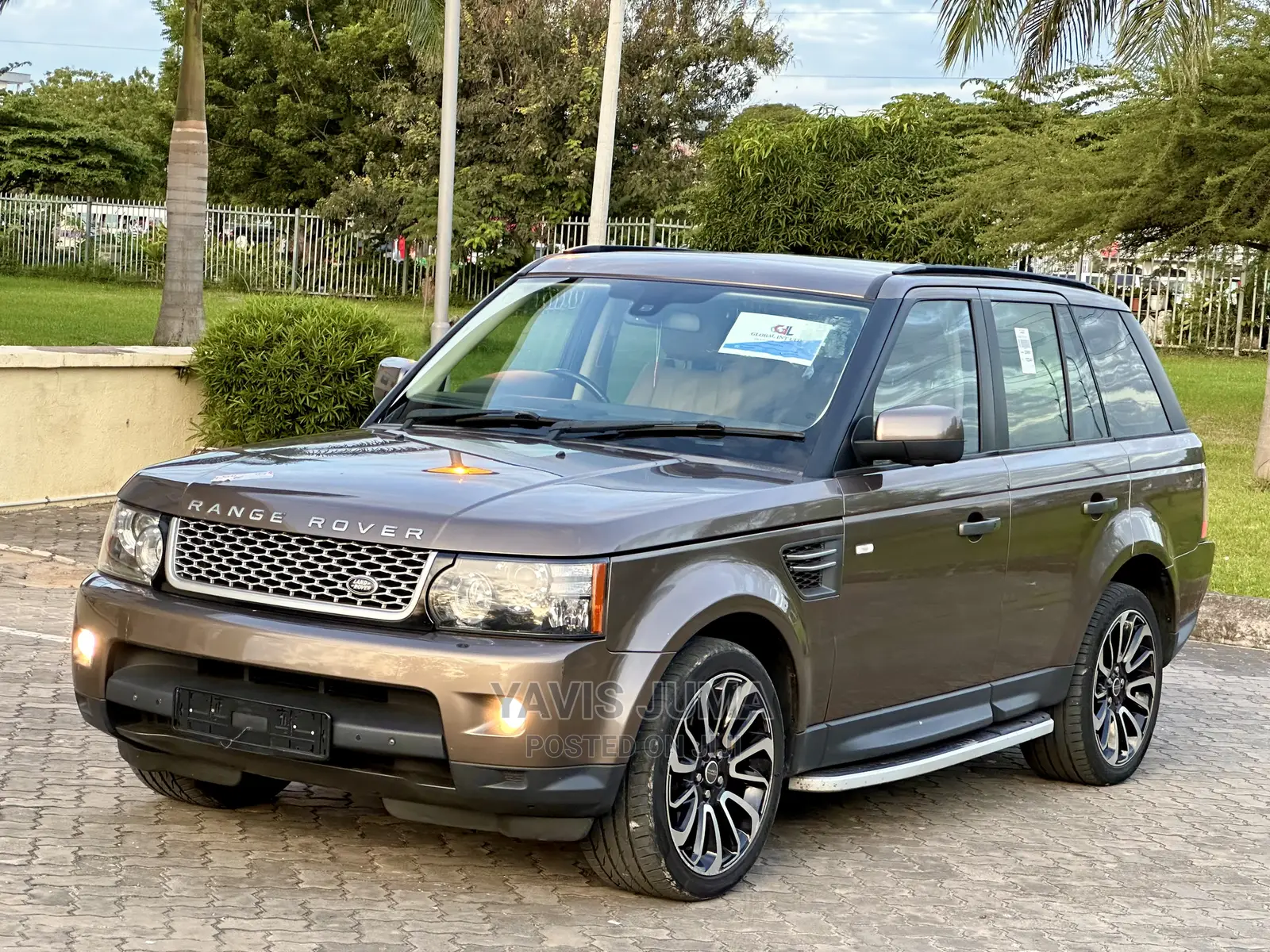 Land Rover Range Rover Sport 2010 Gold