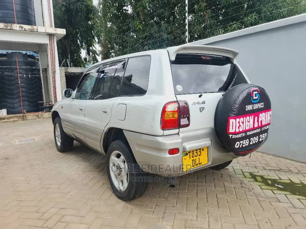 Toyota RAV4 Base FWD 2001 White