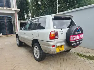 Toyota RAV4 Base FWD 2001 White