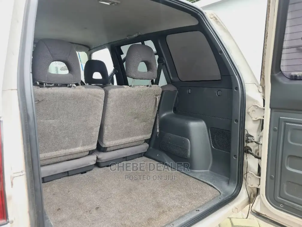 Toyota RAV4 Base FWD 2001 White