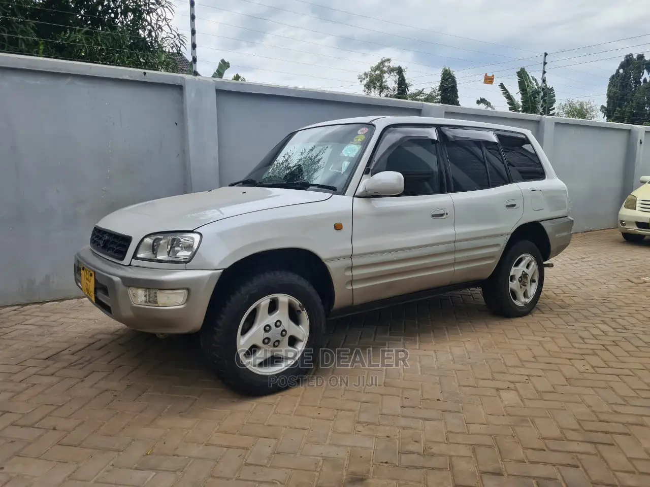 Toyota RAV4 Base FWD 2001 White