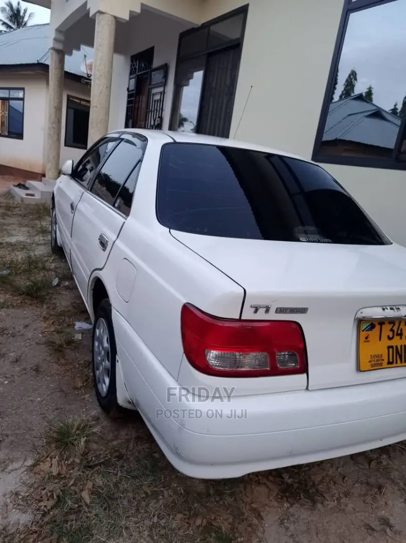 Toyota Carina 1.5 FWD Sedan 2001 White