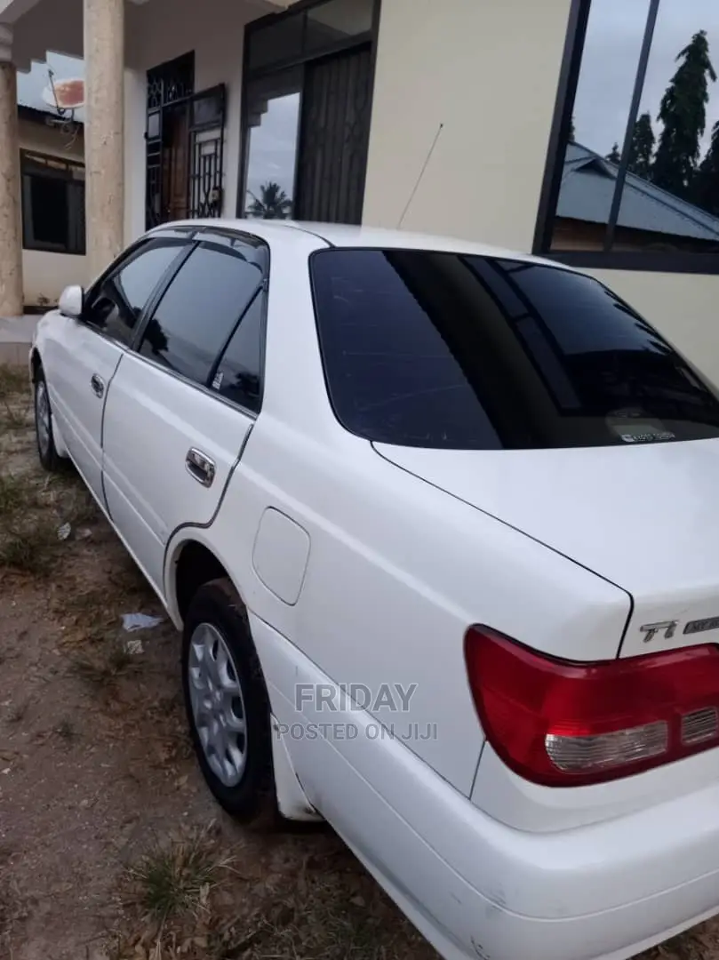 Toyota Carina 1.5 FWD Sedan 2001 White