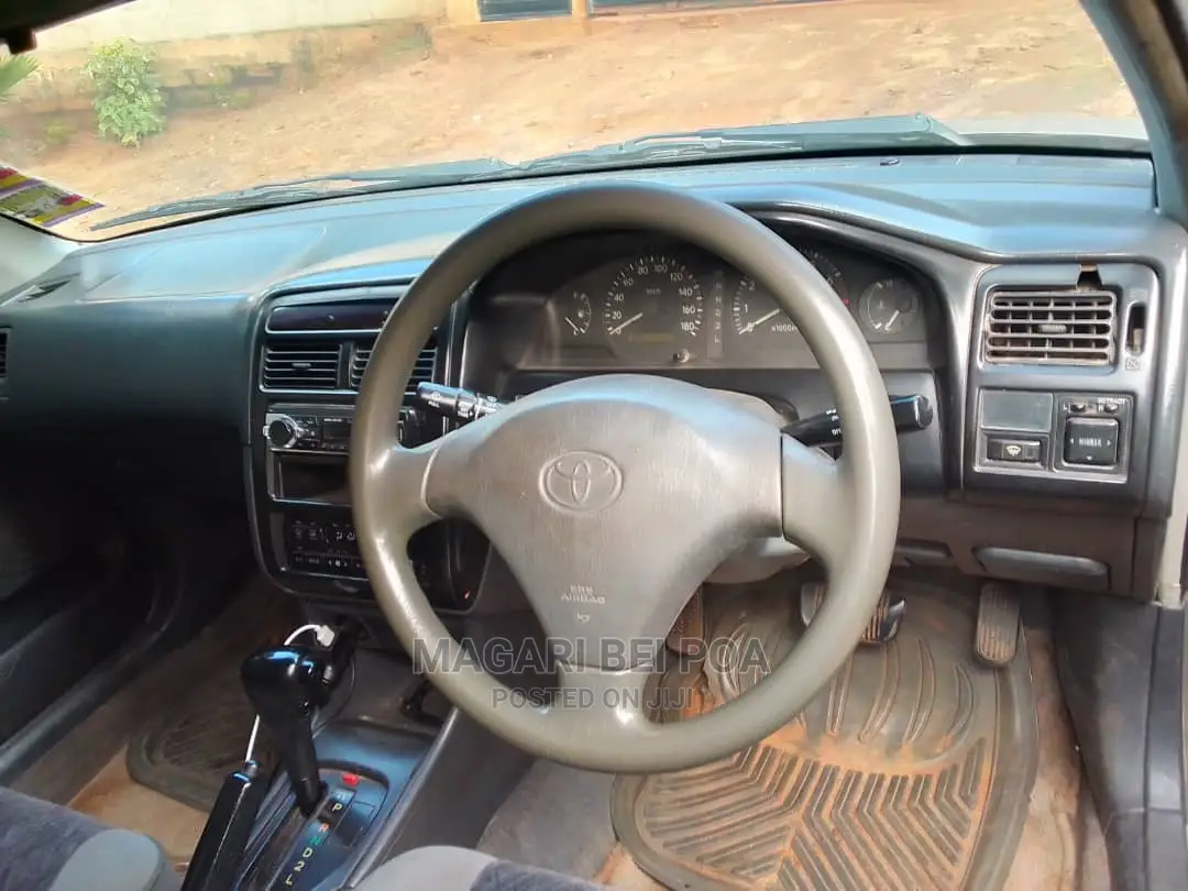 Toyota Carina 2000 Silver