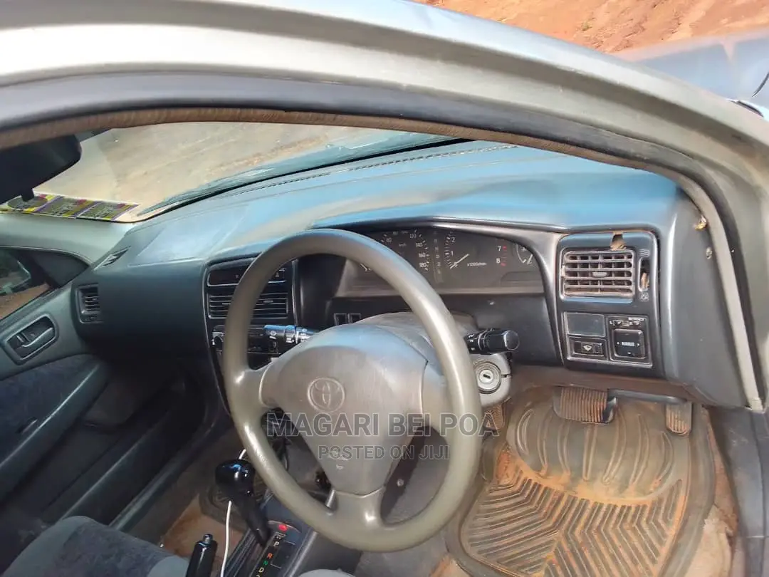 Toyota Carina 2000 Silver