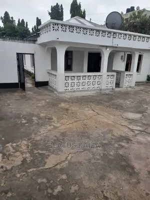 3bdrm Bungalow in Kinondoni Studio for rent