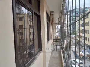 3bdrm Block of Flats in Kariakoo Livingstone for rent