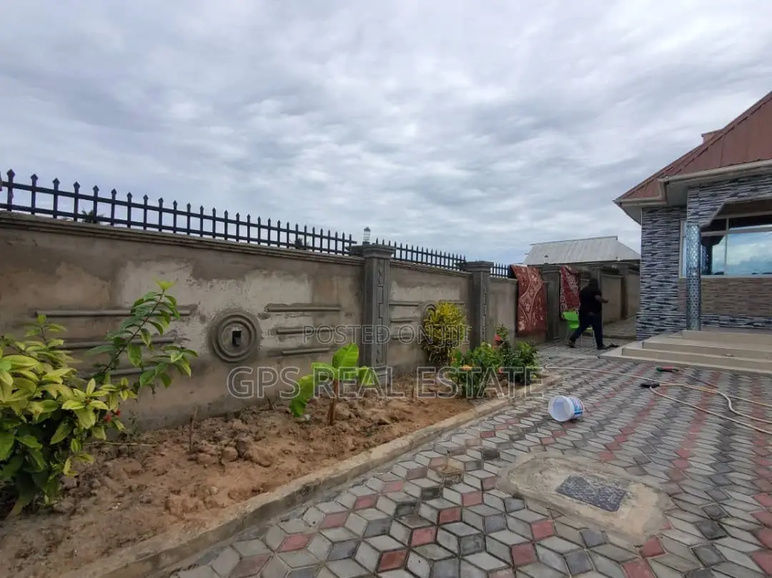 3bdrm House in Dovya Chamazi for sale
