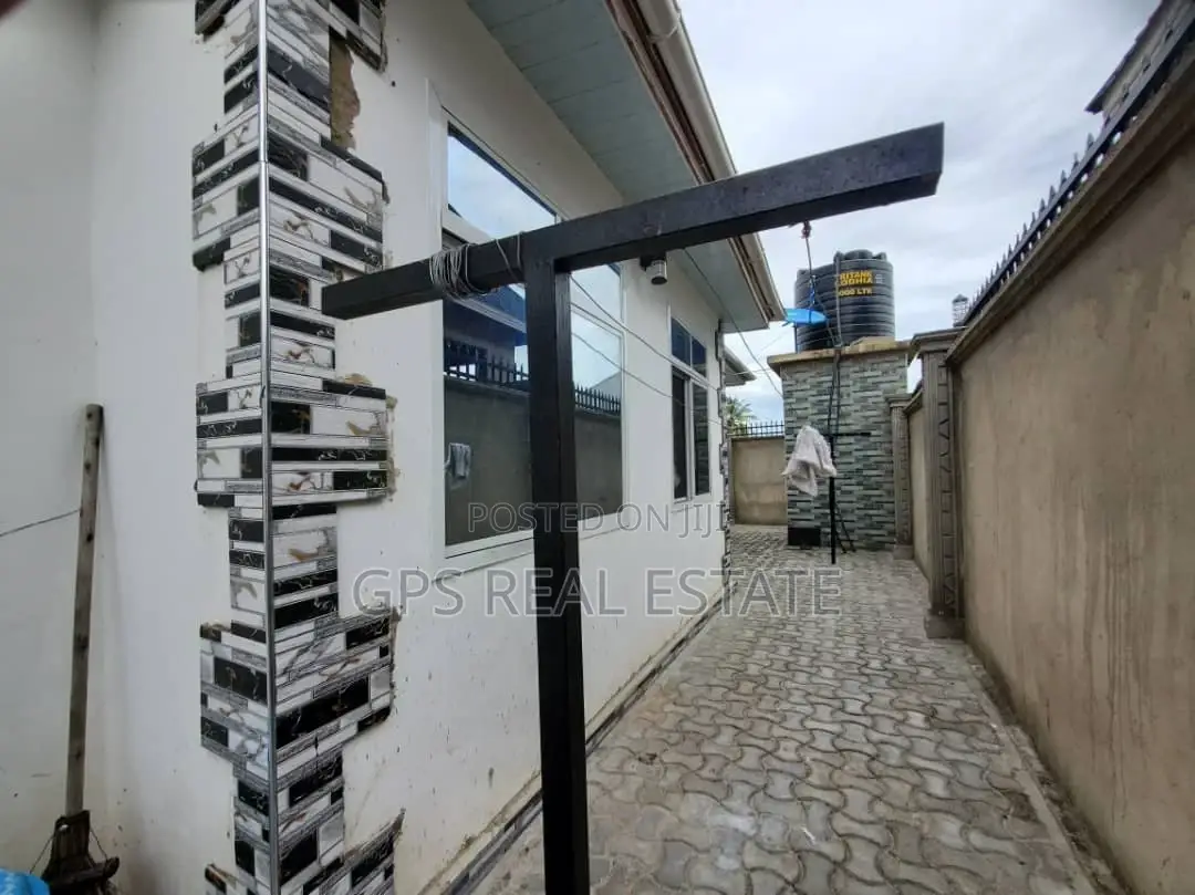 3bdrm House in Dovya Chamazi for sale