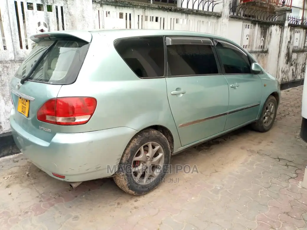 Toyota Ipsum 2005 Ivory