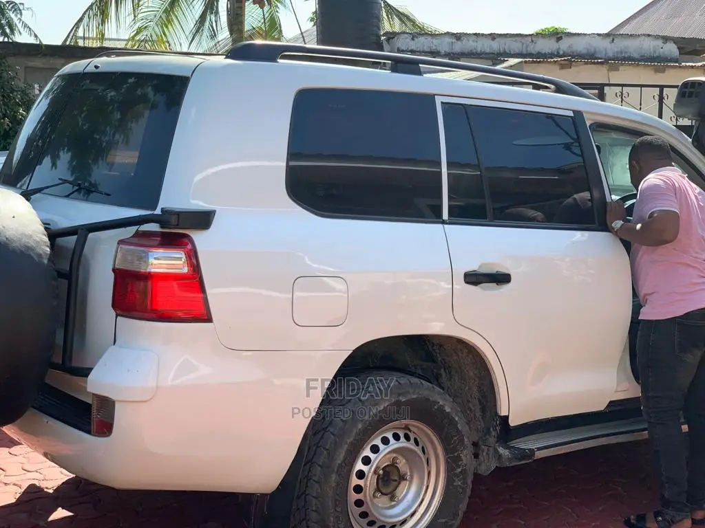 Toyota Land Cruiser 2013 White