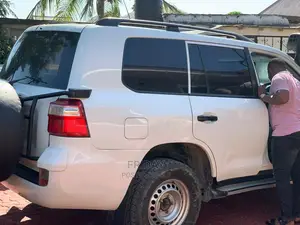 Toyota Land Cruiser 2013 White