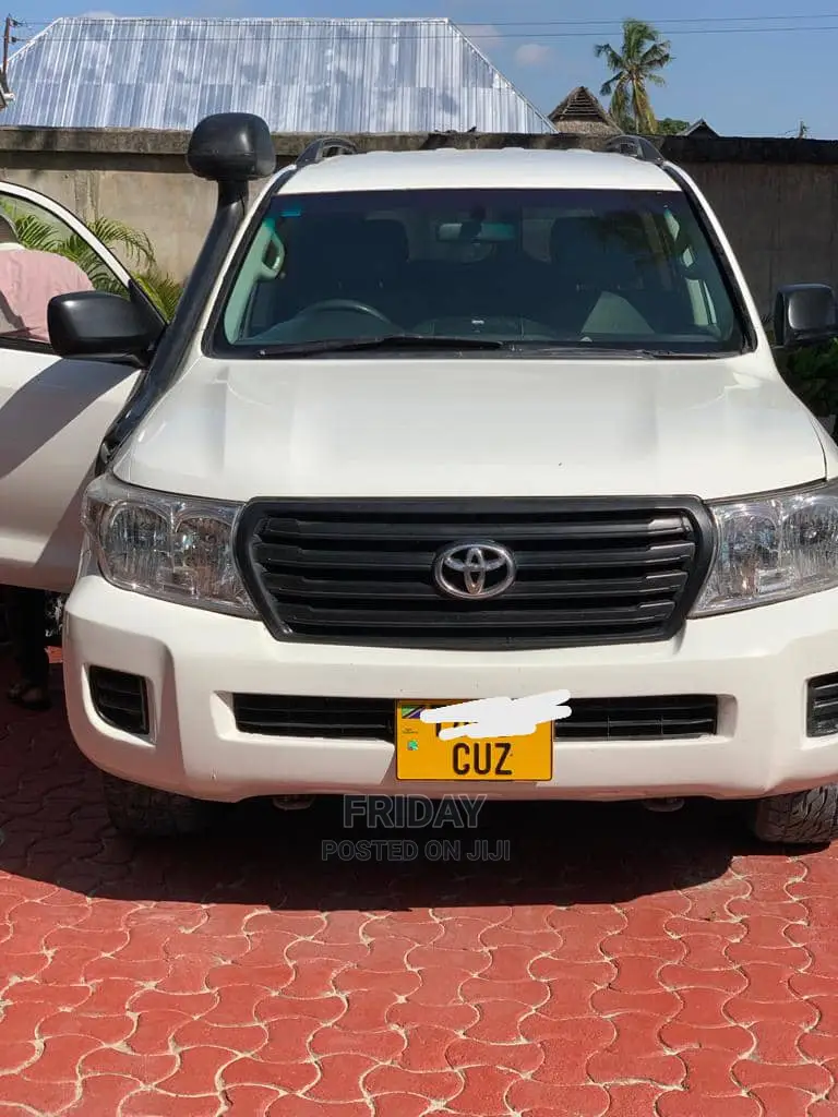Toyota Land Cruiser 2013 White