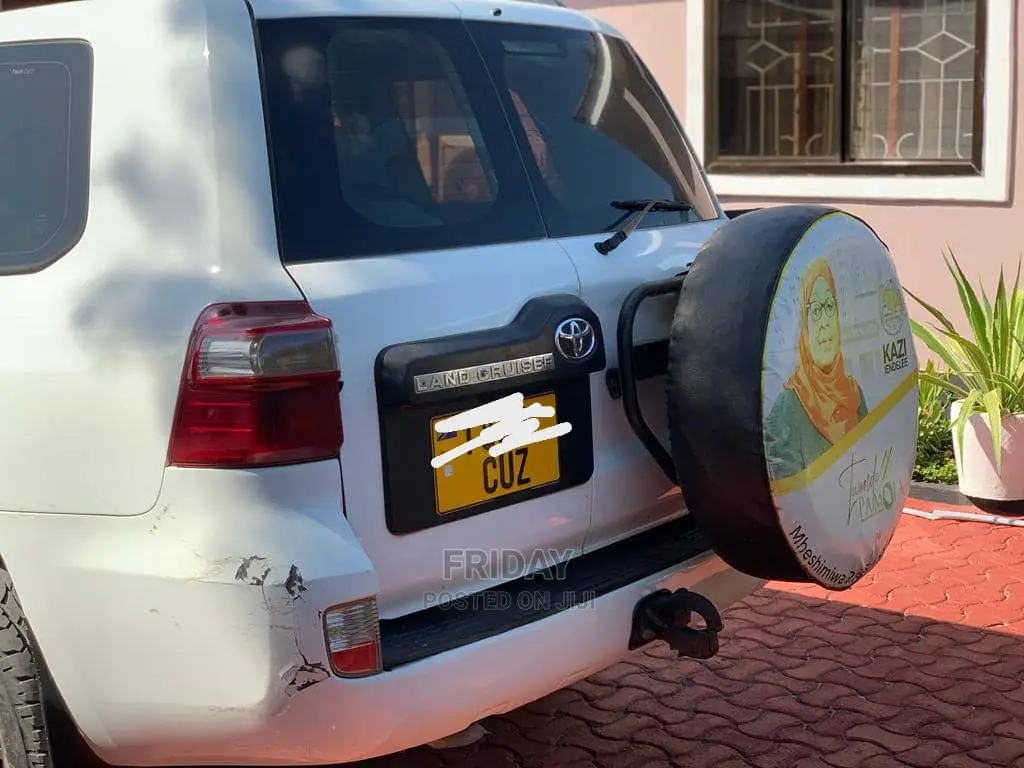 Toyota Land Cruiser 2013 White