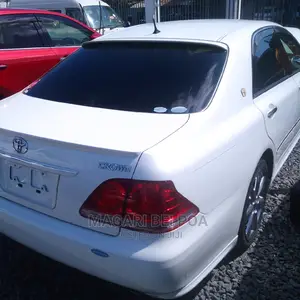 Toyota Crown 2006 White