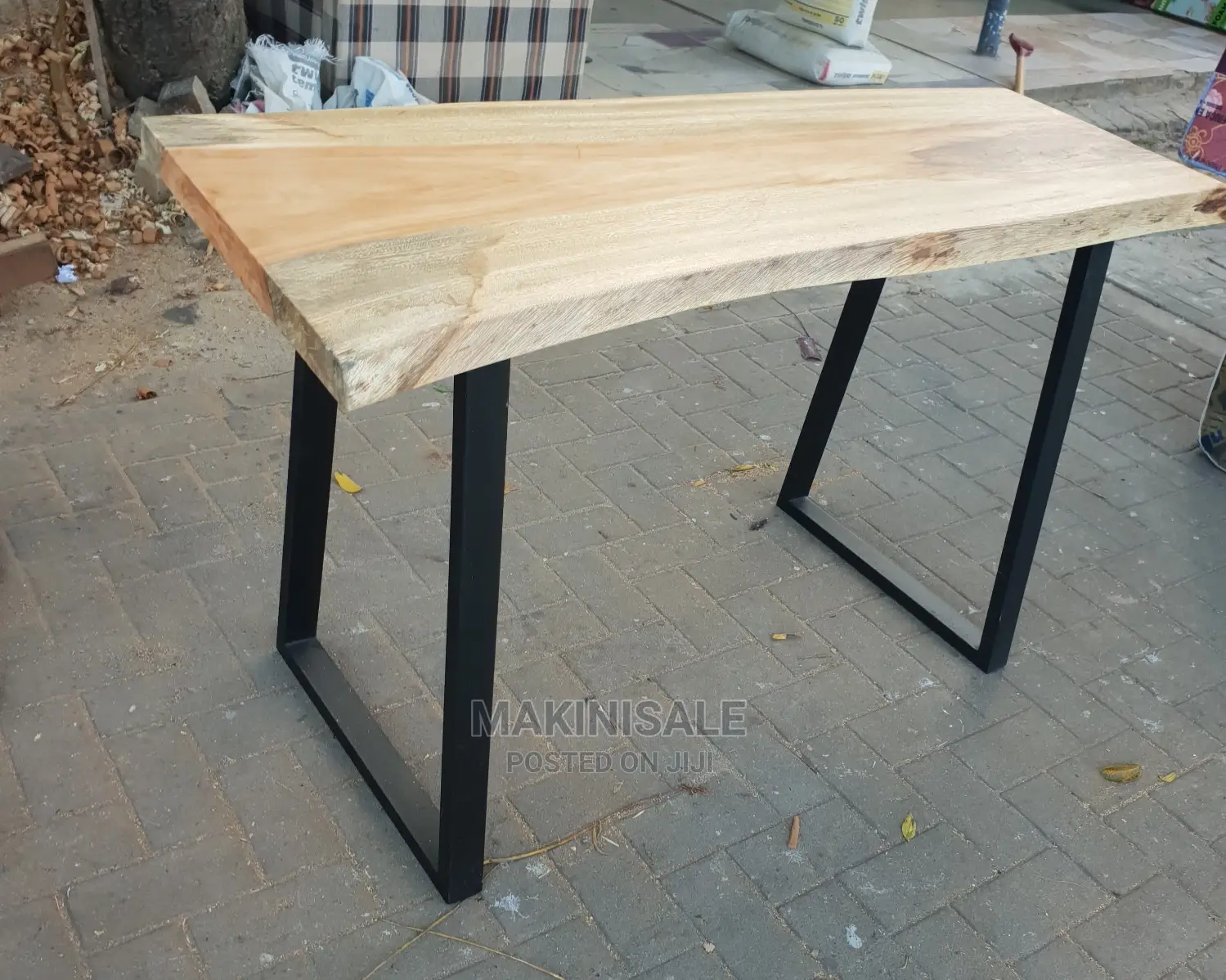 Office Table Nzuri Sana