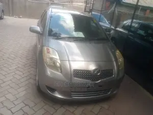 Toyota Vitz 1.3 AWD 3dr 2005 Gray