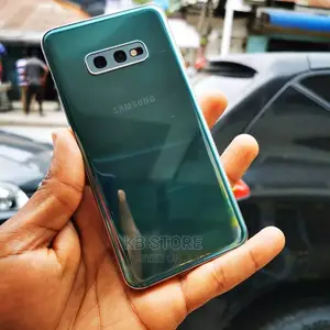 Samsung Galaxy S10e 128 GB Green