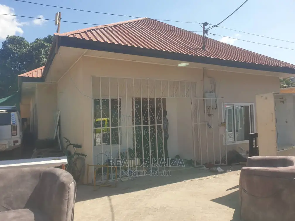 3bdrm House in Kinondoni Studio for rent