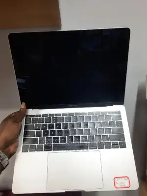 Laptop Apple MacBook Pro 2017 16GB Intel Core I7 SSD 256GB