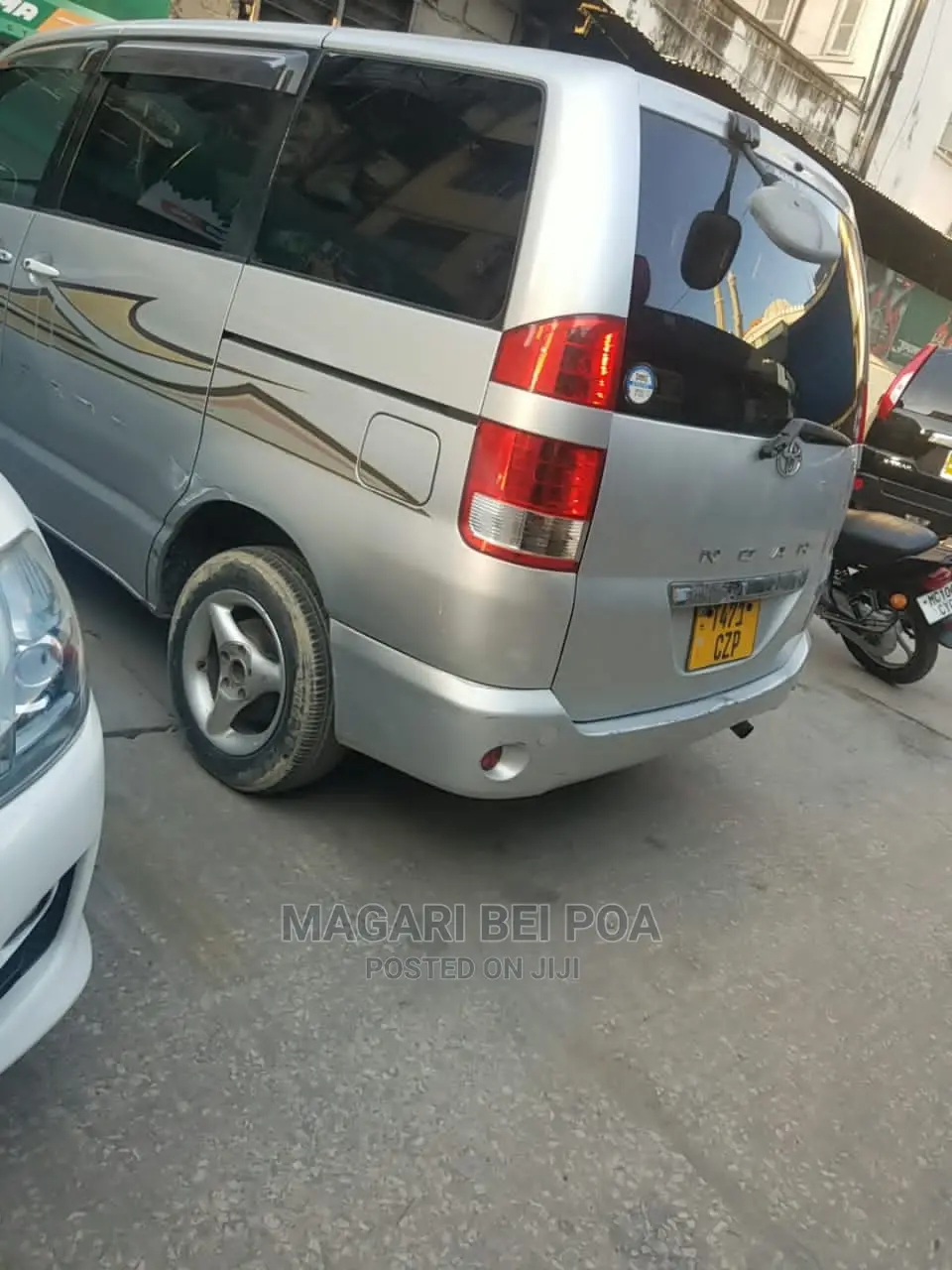 Toyota Noah 2004 Silver