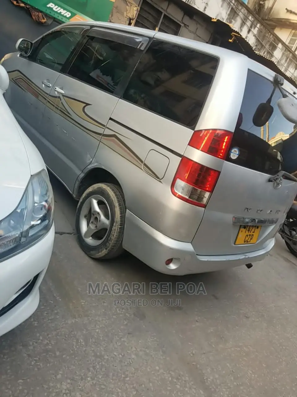 Toyota Noah 2004 Silver