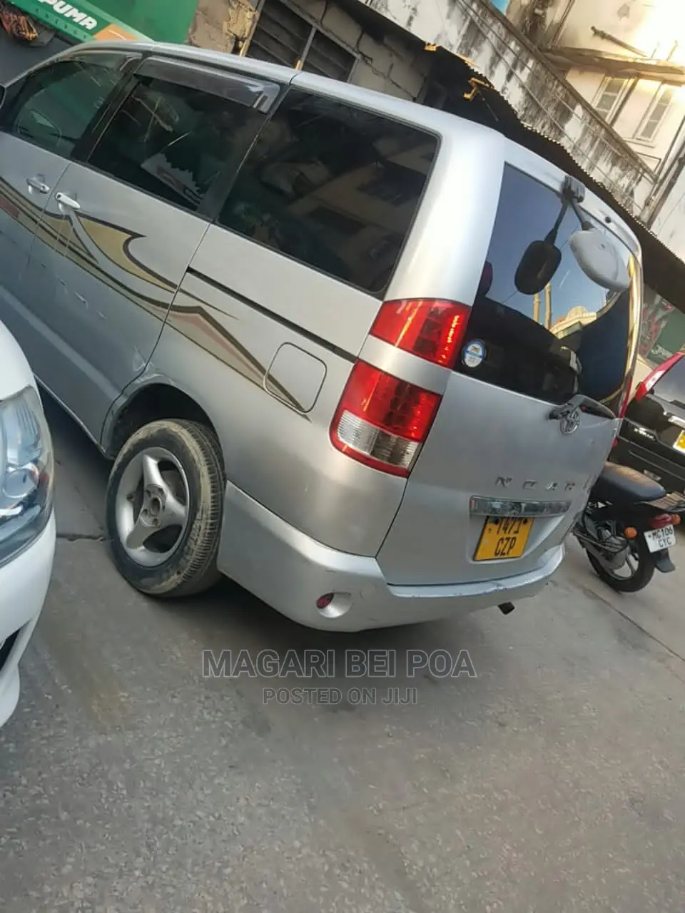 Toyota Noah 2004 Silver