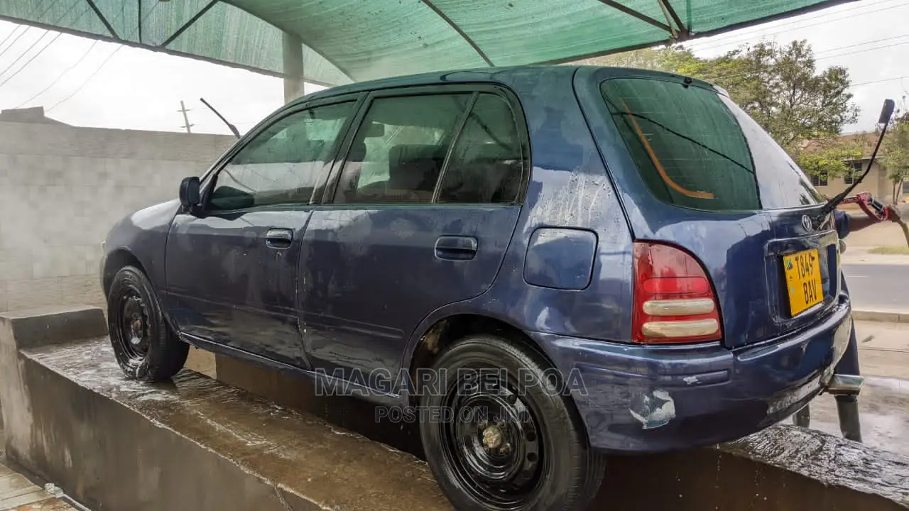 Toyota Starlet 2000 Blue
