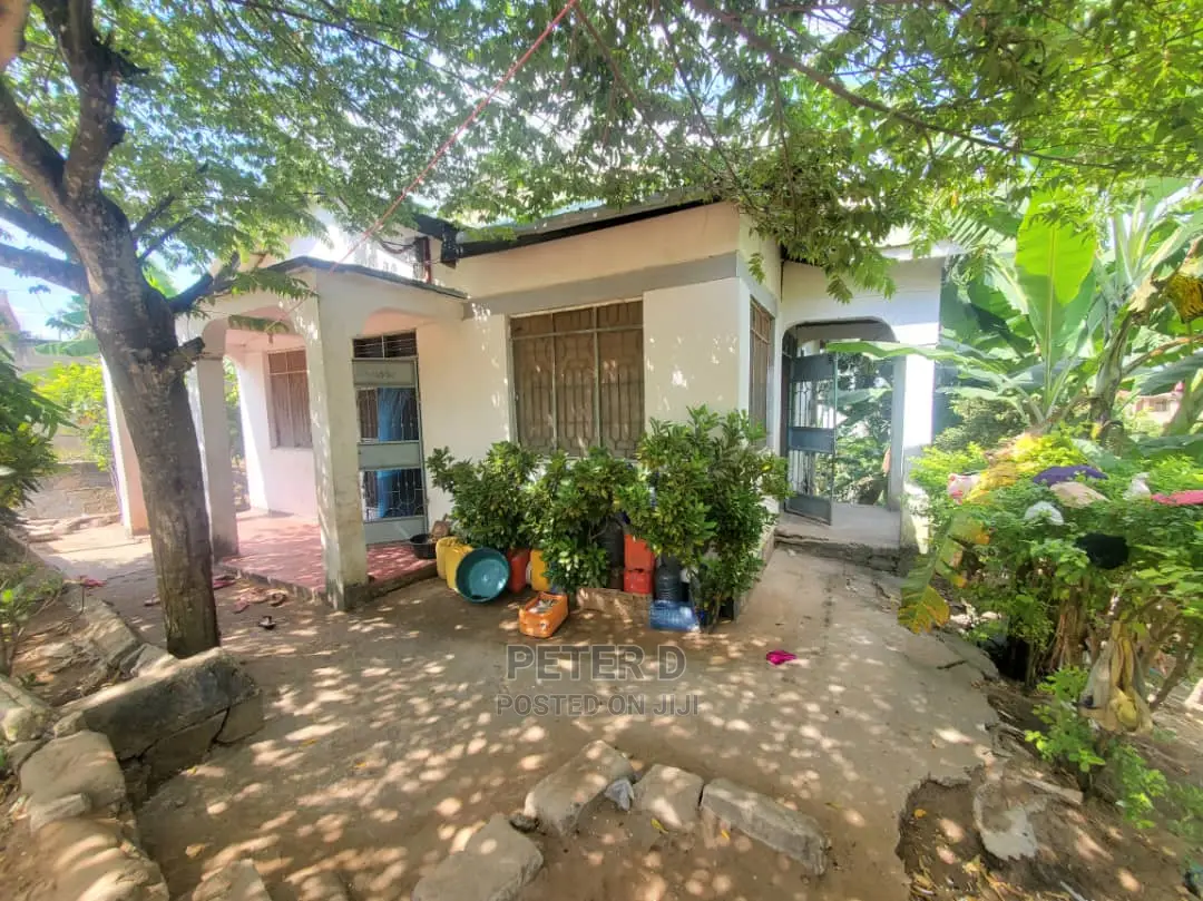 3bdrm House in Goba for sale