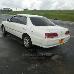 Toyota Cresta 2000 White
