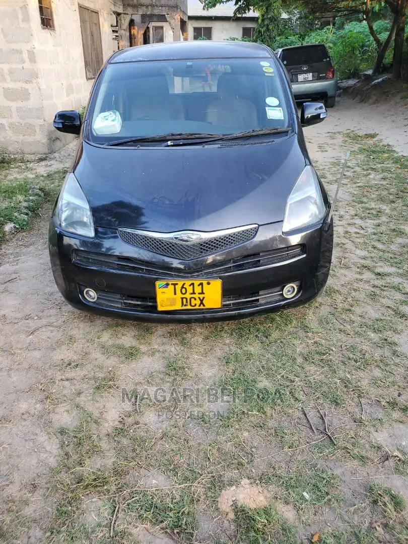 Toyota Ractis 2006 Black