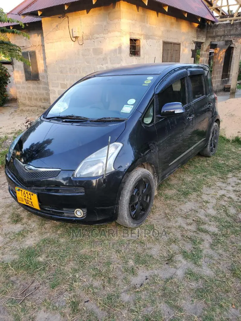 Toyota Ractis 2006 Black