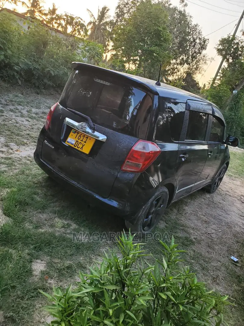 Toyota Ractis 2006 Black
