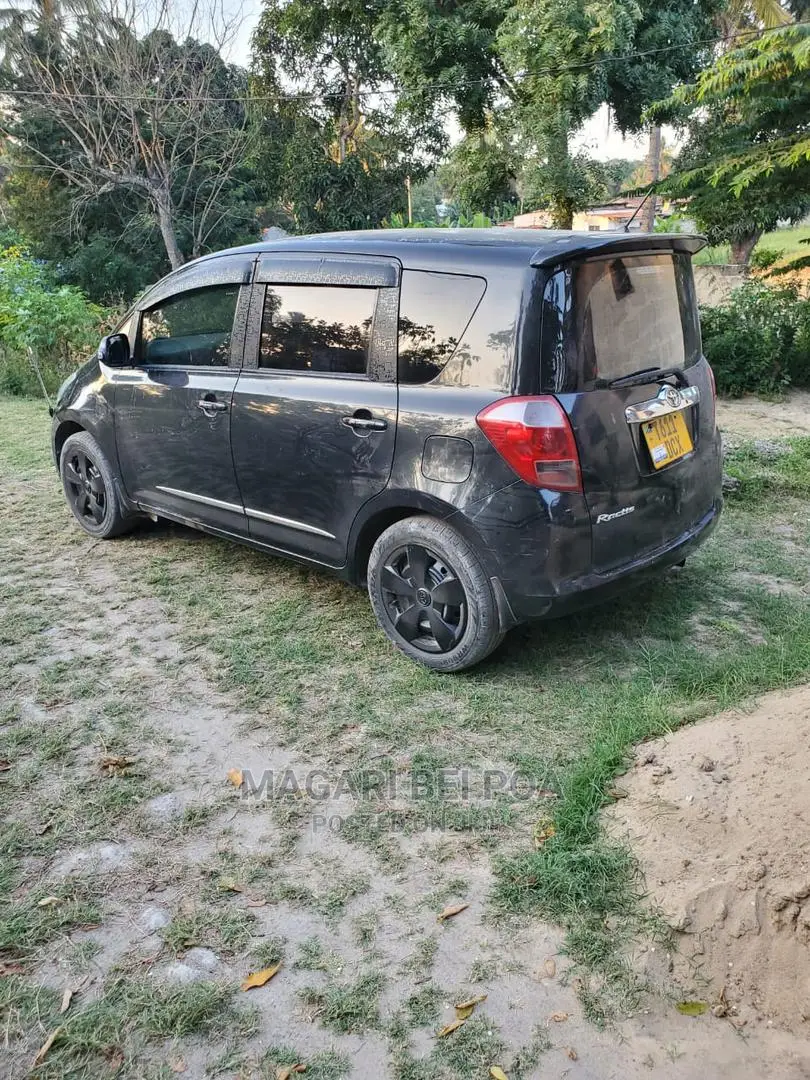 Toyota Ractis 2006 Black
