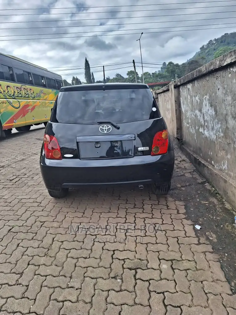 Toyota IST 2005 Black