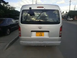 Toyota Quantum 2000 Silver
