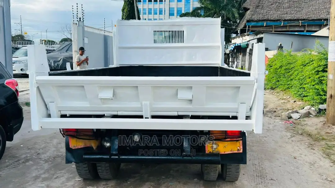 Mitsubishi Fuso 2001 White