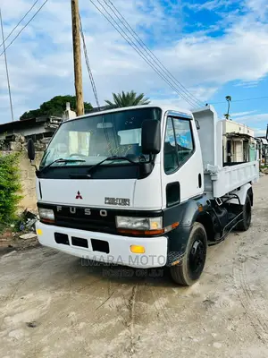 Mitsubishi Fuso 2001 White