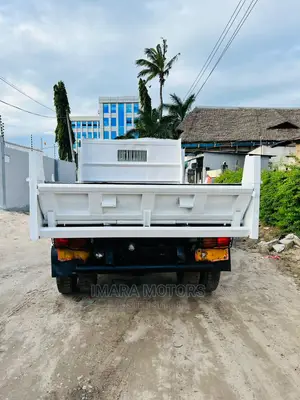 Mitsubishi Fuso 2001 White