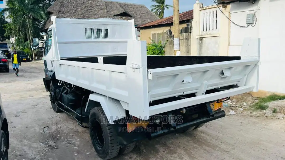 Mitsubishi Fuso 2001 White