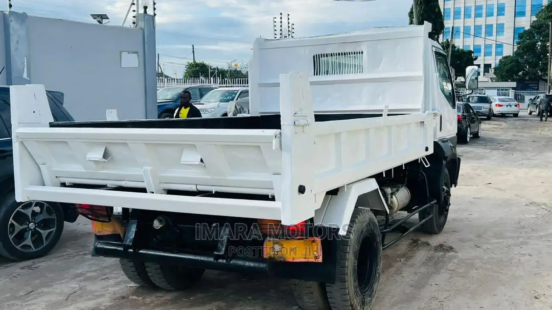 Mitsubishi Fuso 2001 White