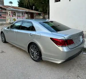 Toyota Crown 2016 Silver