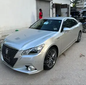 Toyota Crown 2016 Silver