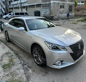 Toyota Crown 2016 Silver