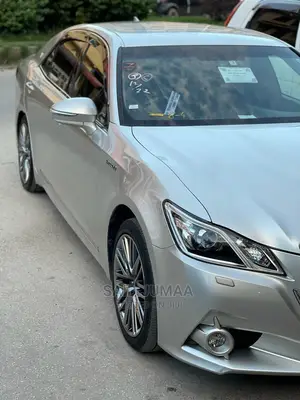 Toyota Crown 2016 Silver
