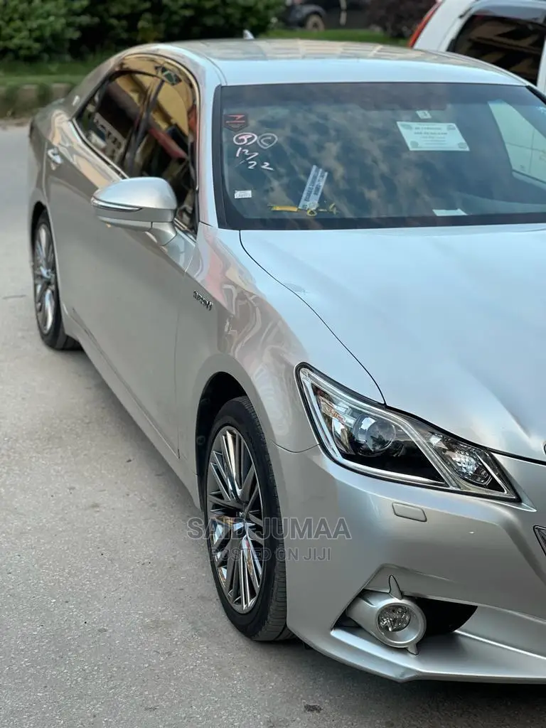Toyota Crown 2016 Silver