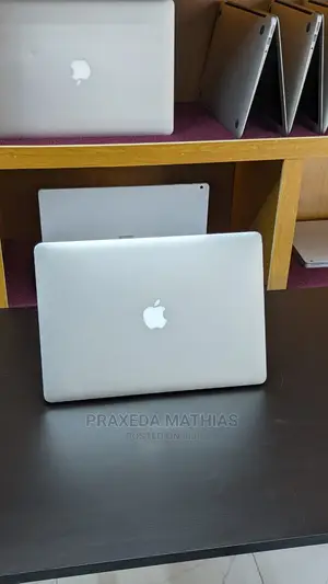 Laptop Apple MacBook Pro 2015 8GB Intel Core I5 SSD 256GB
