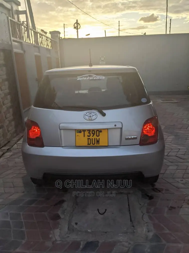 Toyota IST 2005 Silver